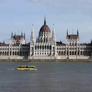 Design In The Center With Ac , Budapest Hungary