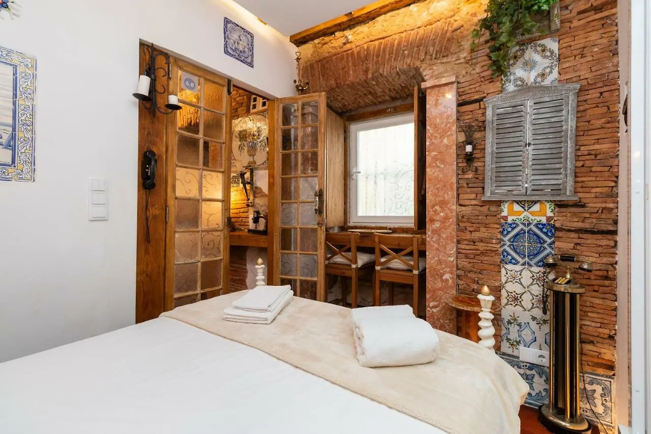 Romantic Medieval Apartment Lisbon