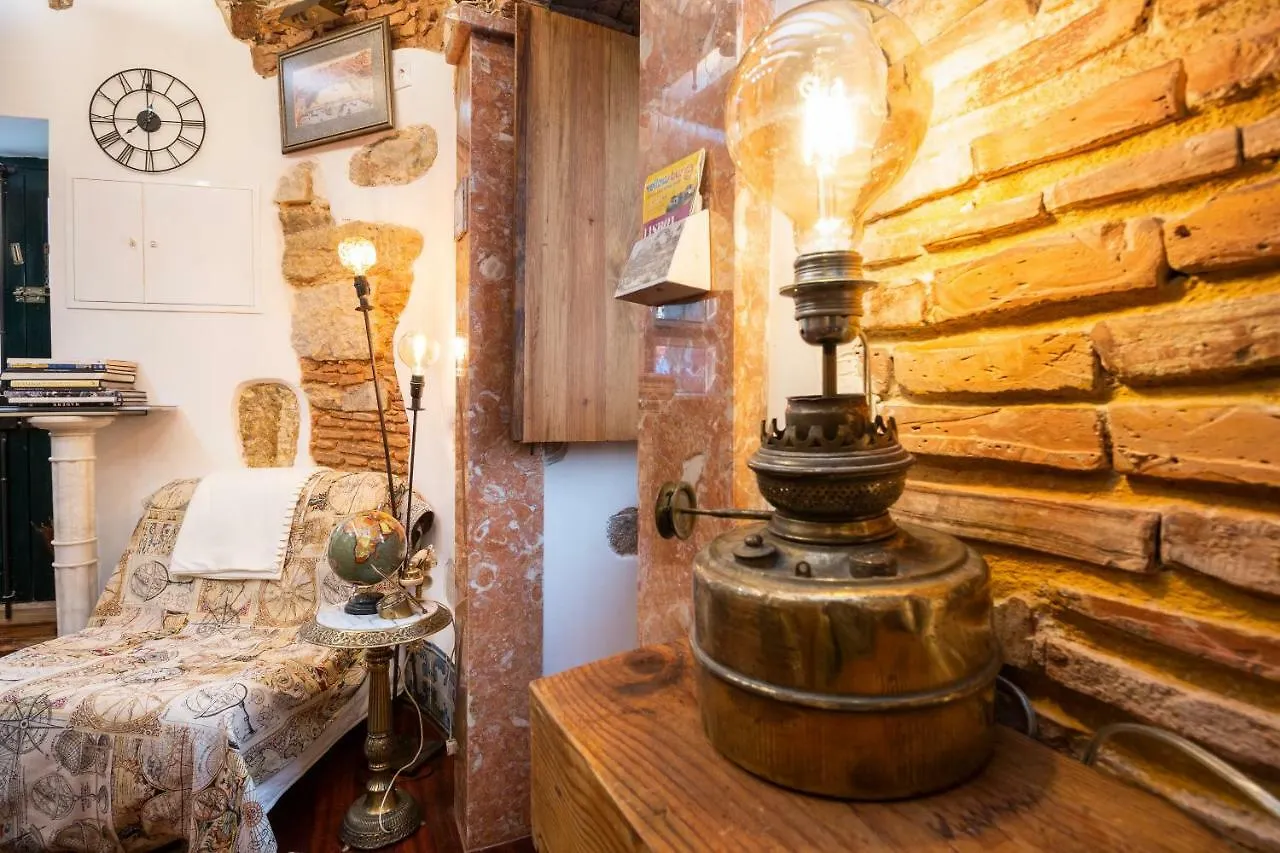 Romantic Medieval Apartment Lissabon