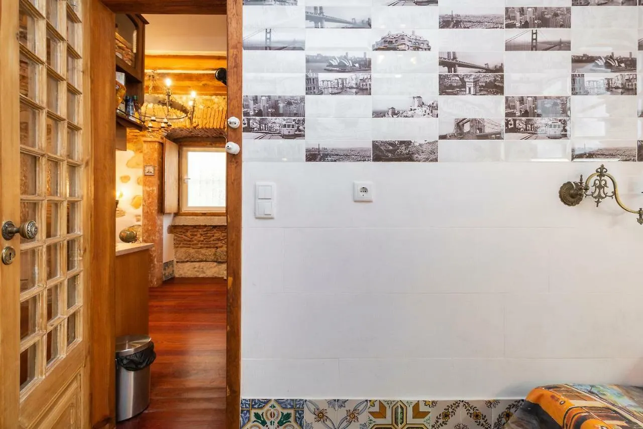 Romantic Medieval Apartment Lissabon Portugal